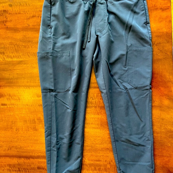 Mandala Scrubs SET (Top-XXS, Joggers- XS) Color- Gray - Picture 3 of 5